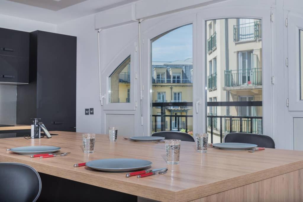 Lovely Apartment Close To A Big Shopping Mall เซร์ริส ภายนอก รูปภาพ
