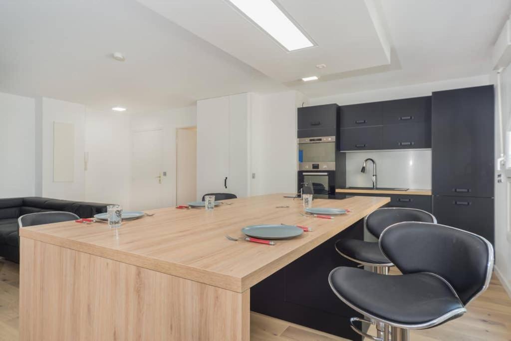 Lovely Apartment Close To A Big Shopping Mall เซร์ริส ภายนอก รูปภาพ